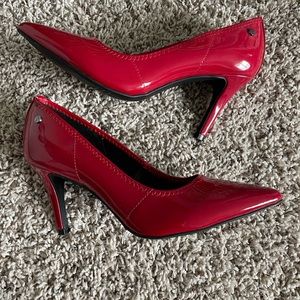 Simply Vera Stevie High Heeled shoe by Vera Wang in red